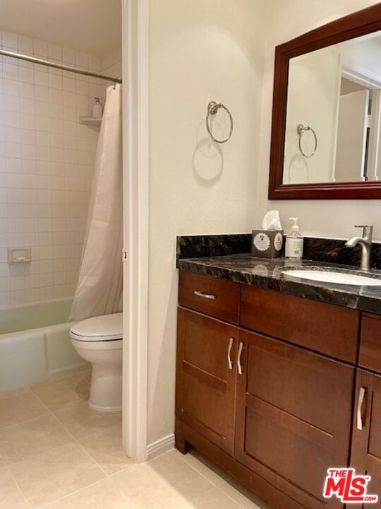 6151 Orange Street, Los Angeles CA: https://media.crmls.org/mediaz/3d5785af-5b06-4fe1-bb24-e1103773d38c.jpg