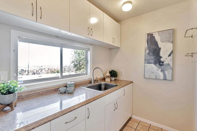 15010 Larga Vista Drive, Los Gatos CA: https://media.crmls.org/mediaz/3d579ffe-e5b4-471f-97a5-12f4554c5018.jpg