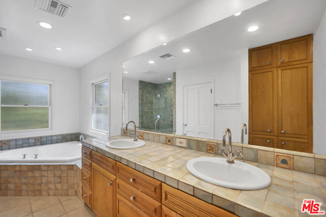1231 Club View Drive, Los Angeles CA: https://media.crmls.org/mediaz/3d57b25b-7664-4778-9911-ff50d111f495.jpg