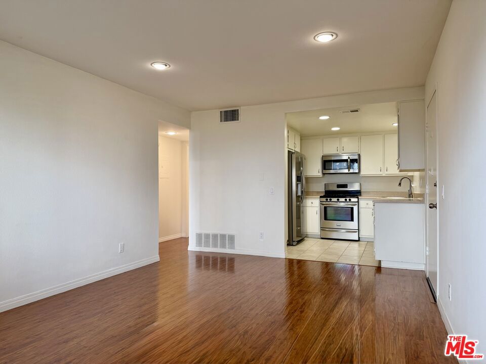 1348 E Hillcrest Drive #69