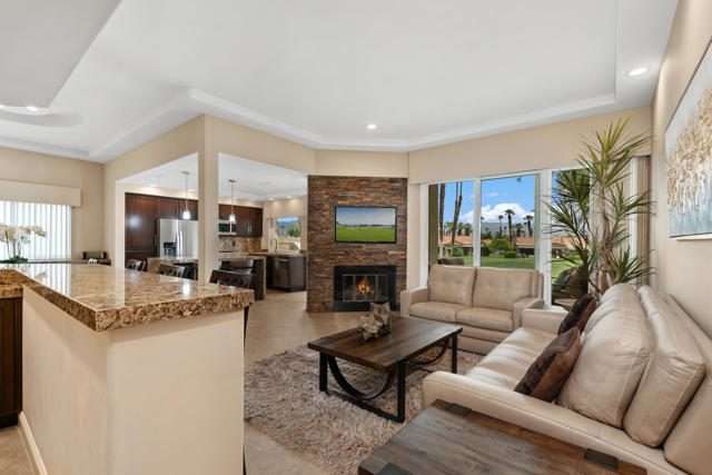 38678 Dahlia Way, Palm Desert CA: https://media.crmls.org/mediaz/3d5875d4-0535-4854-b198-4e323c5d873c.jpg
