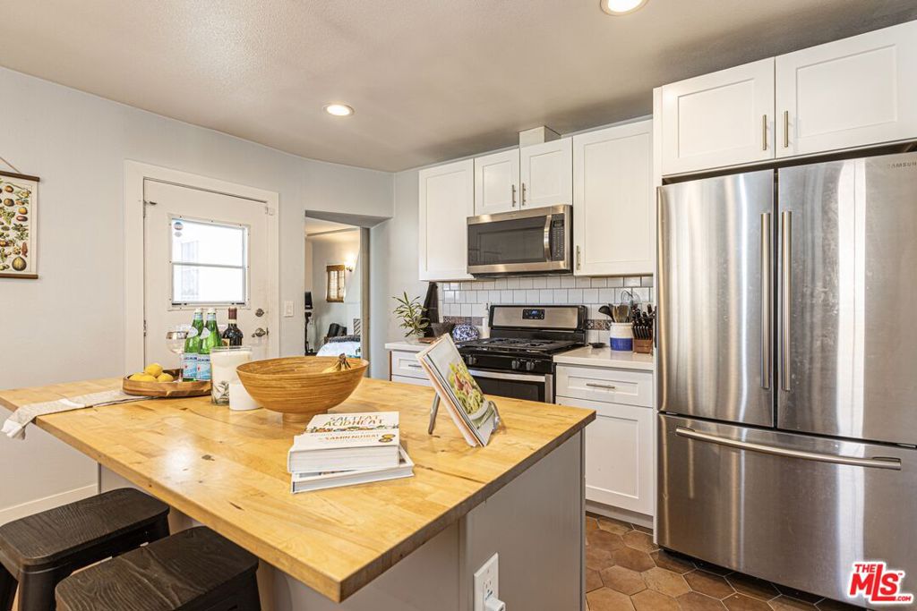 1432 W 91ST Street