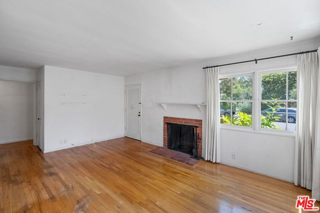 2725 Midvale Avenue, Los Angeles CA: https://media.crmls.org/mediaz/3d58e28c-d6e7-40ae-b28b-39e0969f880d.jpg
