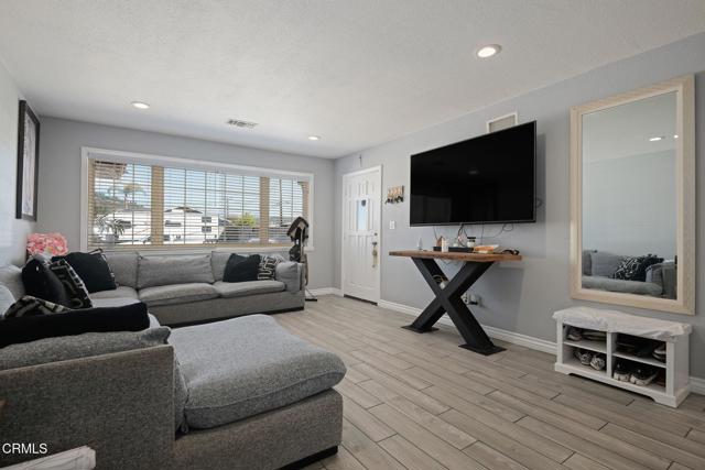 Detail Gallery Image 6 of 25 For 4130 Fortuna Ave, Camarillo,  CA 93010 - 4 Beds | 2 Baths
