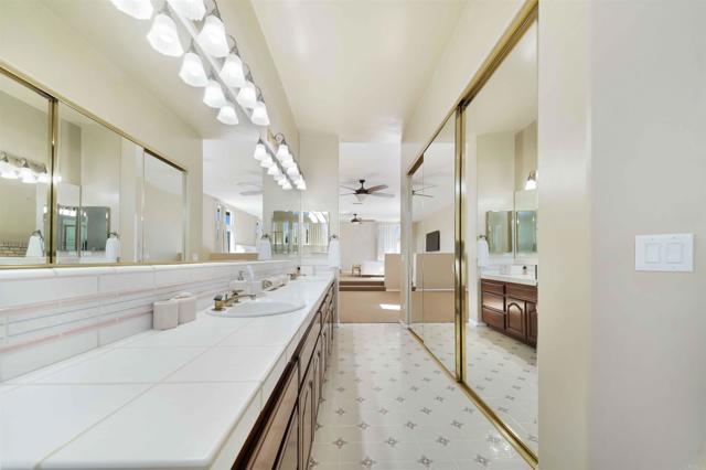 2173 Twisted Oak Ln Lane, Alpine CA: https://media.crmls.org/mediaz/3d5ad99a-b8c0-4c25-8193-4d2d025af369.jpg