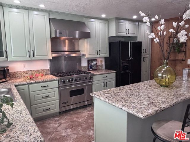 13807 Paddock Street, Sylmar CA: https://media.crmls.org/mediaz/3d5ae484-90b4-4460-9d2a-e2ee902907a9.jpg
