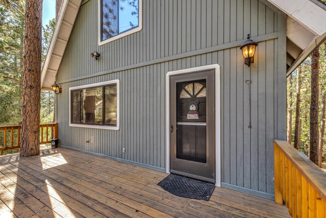 52402 Pine Ridge Road, Idyllwild CA: https://media.crmls.org/mediaz/3d5af01d-beeb-4c08-b5d7-e9bcf813b075.jpg