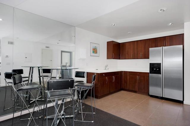 317 Pine Ave, Carlsbad CA: https://media.crmls.org/mediaz/3d5b30f7-8318-415b-b1de-60337b9c5bc1.jpg