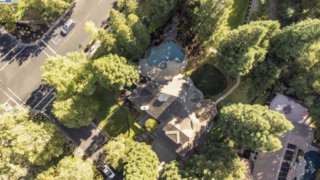 3 BLACKHAWK CLUB CT, Danville CA: https://media.crmls.org/mediaz/3d5b5ce7-afa5-44ef-9d96-3b853ebb167f.jpg