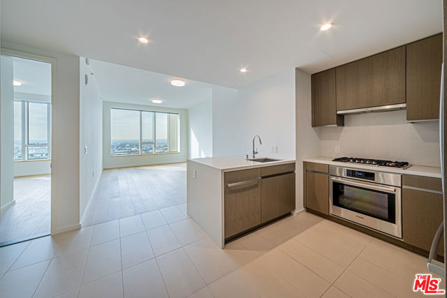 889 Francisco Street, Los Angeles CA: https://media.crmls.org/mediaz/3d5badf7-8b3b-4741-ad3e-9e603b0fd5c5.jpg