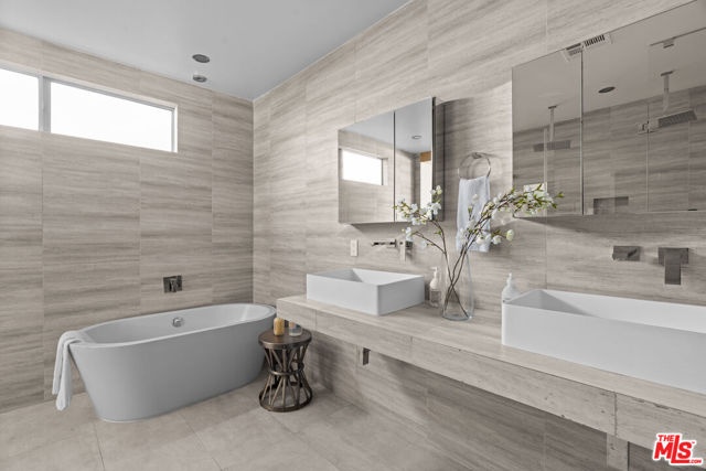 7470 Woodrow Wilson Drive, Los Angeles CA: https://media.crmls.org/mediaz/3d5bc7a8-1059-4769-b447-33b1602c2f83.jpg