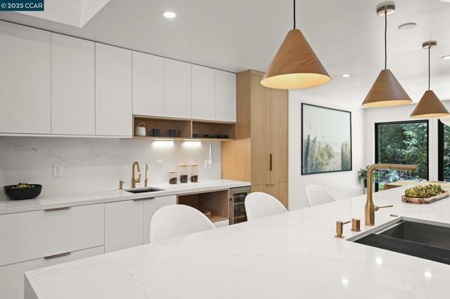 148 Draeger Drive, Moraga CA: https://media.crmls.org/mediaz/3d5c15f3-fb37-4b69-b471-087a740e7569.jpg
