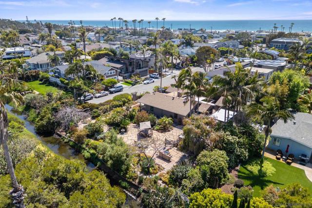 260 27Th St, Del Mar CA: https://media.crmls.org/mediaz/3d5c5eb5-03ea-4a90-afa6-f6b7a8e6ac0b.jpg
