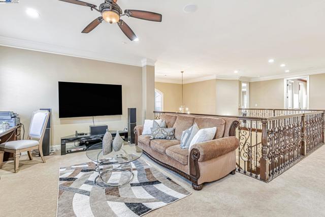 2734 E Sugar Hill Ter, Dublin CA: https://media.crmls.org/mediaz/3d5cd7be-f1d4-48d6-947b-273b4826a0a5.jpg