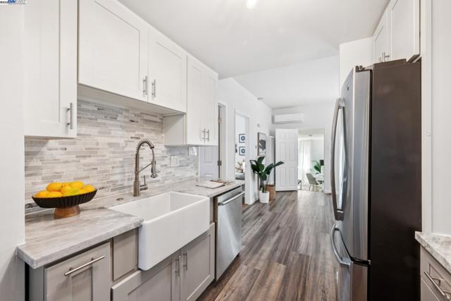 2449 26TH AVENUE, Oakland CA: https://media.crmls.org/mediaz/3d5ce7a0-307a-445b-9159-5ff376433379.jpg