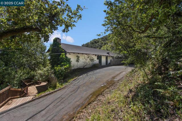 37 La Madronal, Orinda CA: https://media.crmls.org/mediaz/3d5d6826-c3e9-4ee1-b725-4bad670b8e7e.jpg