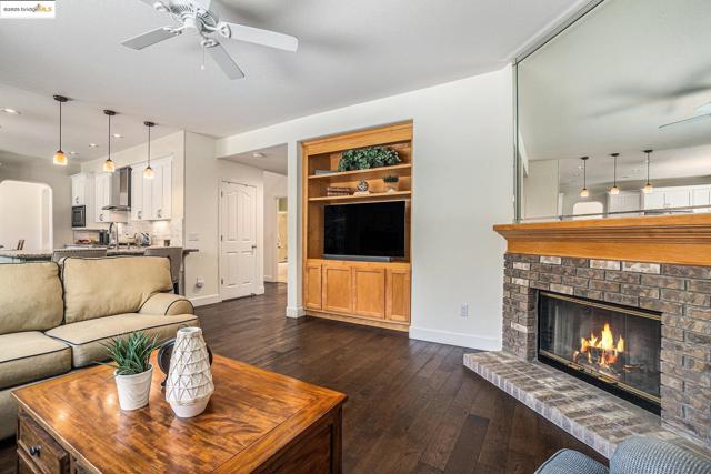 1951 Newton Drive, Brentwood CA: https://media.crmls.org/mediaz/3d5db5ca-1c64-4f97-91cb-5b29fa0dff02.jpg