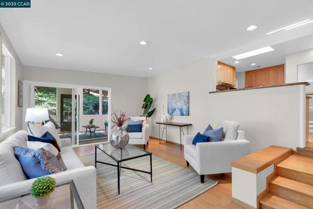 81 MAPLE LANE, Walnut Creek CA: https://media.crmls.org/mediaz/3d5e38a2-04f4-446f-806a-1ac618ceb1c0.jpg
