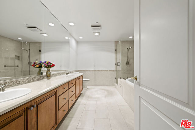 1450 S Beverly Drive, Los Angeles CA: https://media.crmls.org/mediaz/3d5ee060-160f-46c3-9a65-521c1404ab0a.jpg