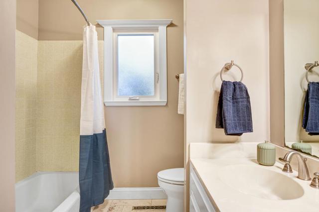 150 El Portola Drive, Sonoma CA: https://media.crmls.org/mediaz/3d5f5fcd-217f-453b-a2e6-df39371b389c.jpg