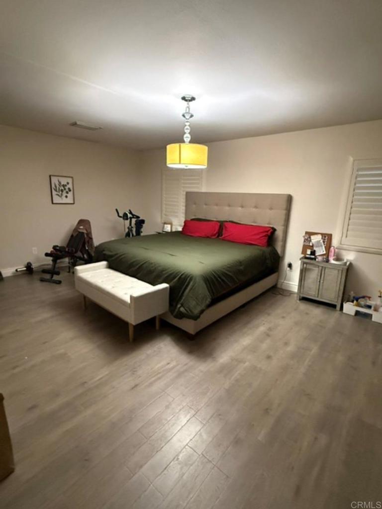 https://media.crmls.org/mediaz/3d5f6f01-6048-4dd9-b17a-6e345ed3cc2c.jpg?preset=X-Large