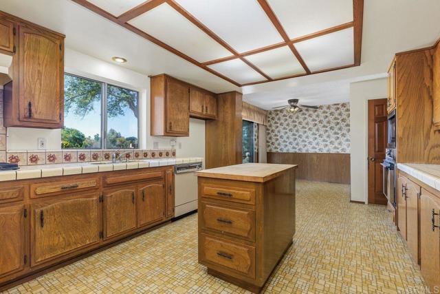31600 Oak Glen Road, Valley Center CA: https://media.crmls.org/mediaz/3d5fece2-d821-4a46-a377-0e9da076d479.jpg