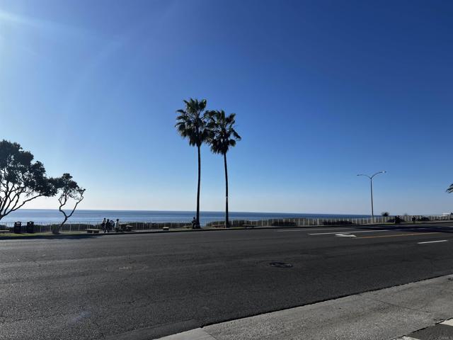 Detail Gallery Image 4 of 40 For 159 Redwood Ave. #B,  Carlsbad,  CA 92008 - 2 Beds | 1/1 Baths