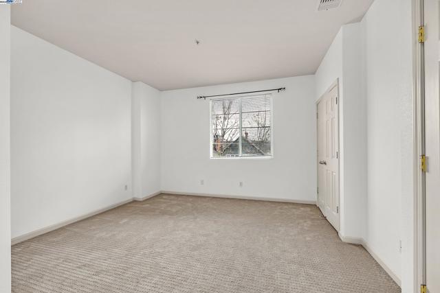 710 City Walk Pl, Hayward CA: https://media.crmls.org/mediaz/3d60b68b-c111-44b3-867e-c08761540c2b.jpg