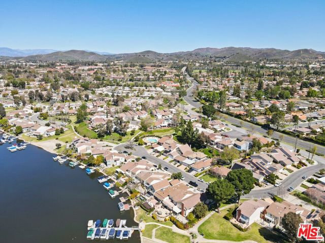 32134 Beachlake Lane, Westlake Village CA: https://media.crmls.org/mediaz/3d60b8cf-e151-49ab-af86-4afa256b9d3c.jpg
