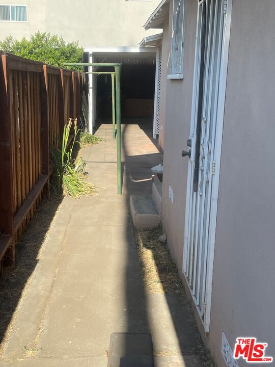 6425 Columbus Avenue, Van Nuys CA: https://media.crmls.org/mediaz/3d60b9d0-d089-4a44-88ab-4a23bbd233d8.jpg
