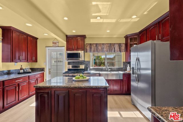6319 Willowcrest Avenue, North Hollywood CA: https://media.crmls.org/mediaz/3d610b0c-7359-4405-9d0f-b15a800299bd.jpg