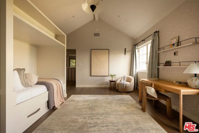 1319 Amalfi Drive, Pacific Palisades CA: https://media.crmls.org/mediaz/3d610c1b-b942-4a64-bfe8-02d6b04618f3.jpg