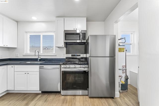 1259 Carrison St, Berkeley CA: https://media.crmls.org/mediaz/3d61af9c-dcbf-478a-a3a8-9e35f3489d43.jpg