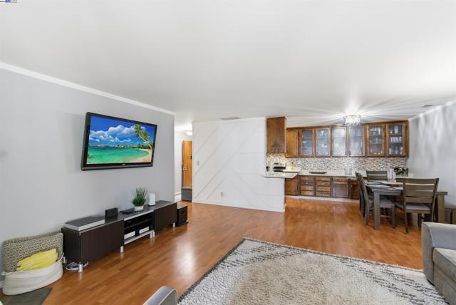 26953 Hayward Blvd, Hayward CA: https://media.crmls.org/mediaz/3d61fb3b-9482-4759-b0e4-7c63a9f3d25d.jpg