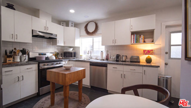 837 Westmount Drive, West Hollywood CA: https://media.crmls.org/mediaz/3d6201e9-a267-45fb-99f5-00196eb25073.jpg