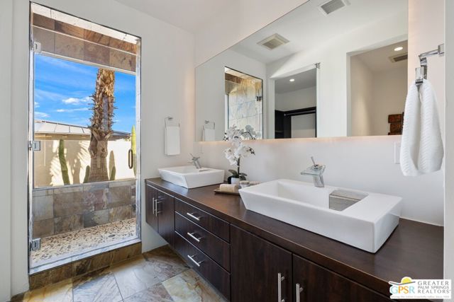 25 Sierra Vista Drive, Rancho Mirage CA: https://media.crmls.org/mediaz/3d62724f-4c84-48f8-860f-3a414b22ce82.jpg