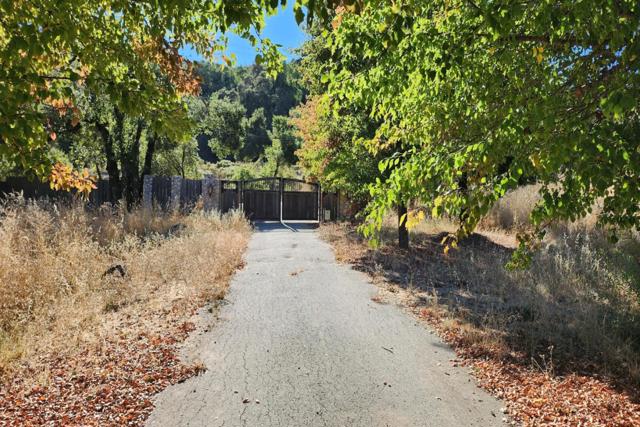 245 Heacox Road, Woodside CA: https://media.crmls.org/mediaz/3d62a232-8dae-49f6-b9ba-6798ccc439f6.jpg