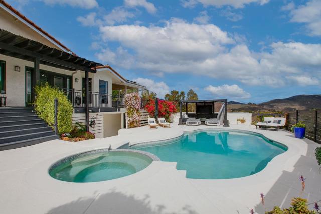 19950 Elfin Forest Ln, Escondido CA: https://media.crmls.org/mediaz/3d62acca-16c9-4808-954e-7411b0d4ef65.jpg