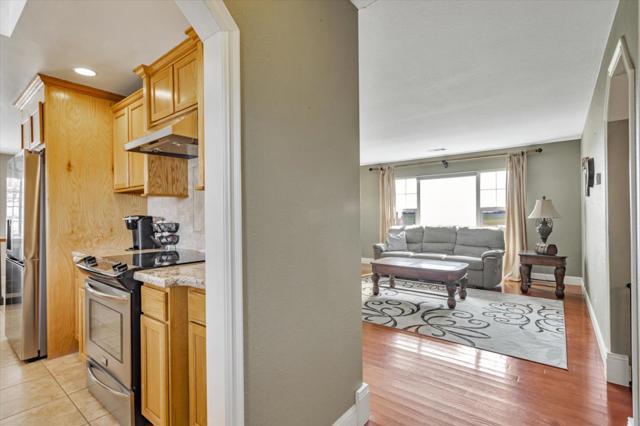 1204 Shore Road, Hollister CA: https://media.crmls.org/mediaz/3d633e46-ed94-4205-a4ac-1ddb4ce5a03a.jpg