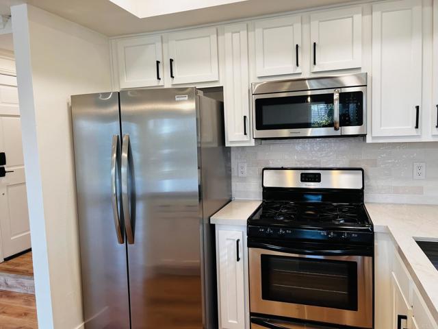 4587 Cove Drive, Carlsbad CA: https://media.crmls.org/mediaz/3d636799-ca5d-42ba-8673-8a2d93de1f5a.jpg