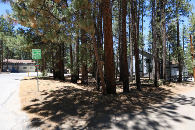 689 Summit Boulevard, Big Bear CA: https://media.crmls.org/mediaz/3d636f5c-a152-4fe0-971b-8f34ed34fa80.jpg