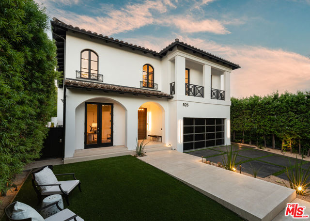 526 N Plymouth Boulevard, Los Angeles CA: https://media.crmls.org/mediaz/3d64a712-96ac-4070-aec5-4f380f8f7949.jpg