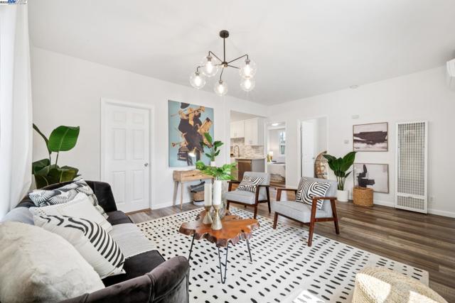 2449 26TH AVENUE, Oakland CA: https://media.crmls.org/mediaz/3d65c563-b450-469f-a737-7647f05090f5.jpg