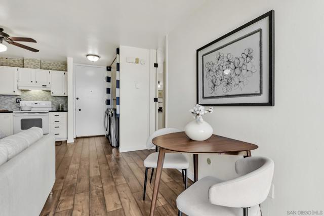 3050 Rue D'Orleans, San Diego CA: https://media.crmls.org/mediaz/3d66126e-6161-4754-958c-889155f39b0d.jpg