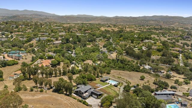 3860 Las Flores, Fallbrook CA: https://media.crmls.org/mediaz/3d66af26-0224-4492-b49d-cf4825c4c6c4.jpg
