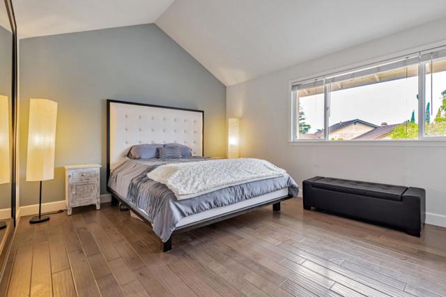 578 Seahorse Lane, Redwood City CA: https://media.crmls.org/mediaz/3d672516-5e3e-436d-a0ea-21ca9ccb2452.jpg