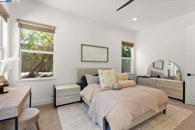 3319 Besana Dr, El Dorado Hills CA: https://media.crmls.org/mediaz/3d673eb9-5802-4272-9466-1de170f24052.jpg