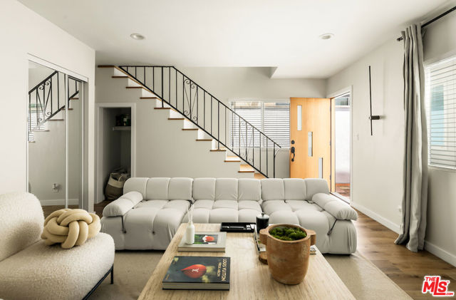151 S Rexford Drive, Beverly Hills CA: https://media.crmls.org/mediaz/3d675cd9-8dcb-4ac8-b28d-e6531621eb57.jpg