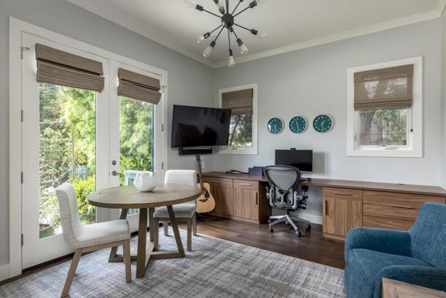 6411 Dowling Dr, La Jolla CA: https://media.crmls.org/mediaz/3d67aa9a-b9d9-40d2-bba7-b4dd8fa3fdfc.jpg