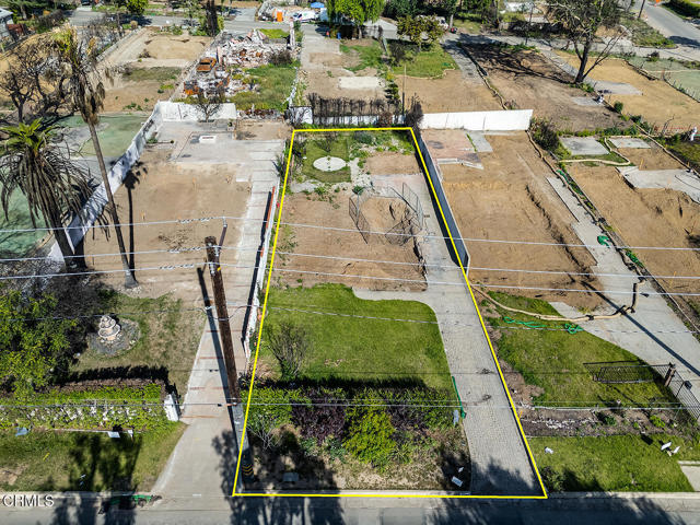 3296 Fair Oaks Ave, Altadena CA: https://media.crmls.org/mediaz/3d67f91c-0db7-4bf1-ac0d-2715cfdeaaaa.jpg